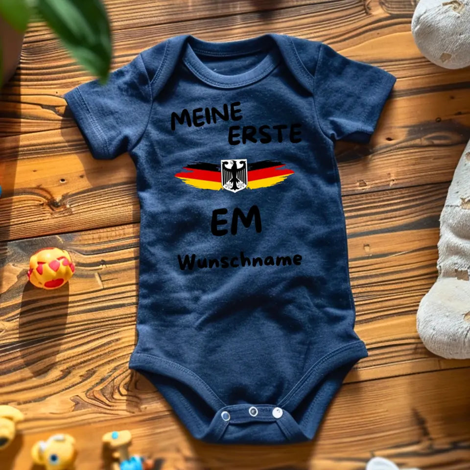 Meine Erste EM - Personalisierter Baby-Onesie/ Strampler, 100% Bio-Baumwolle Body