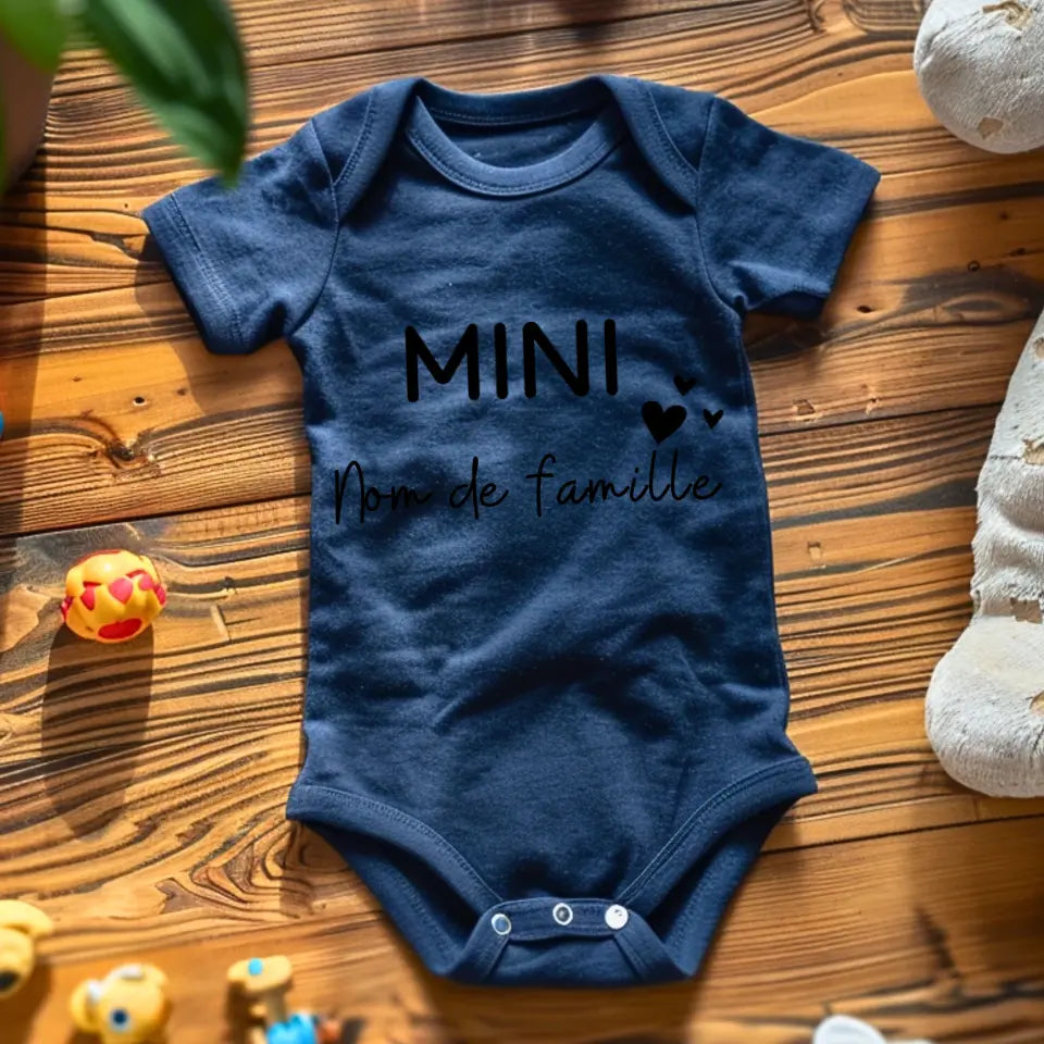 Mini nom de famille - Onesie/dorsal bébé personnalisé, body 100% coton bio