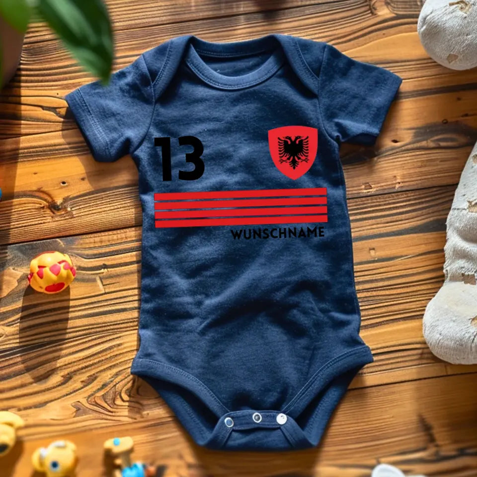 Fussball Albanien - Personalisierter Baby-Onesie/ Strampler, Trikot mit anpassbarem Namen und Trikotnummer, 100% Bio-Baumwolle Baby Body