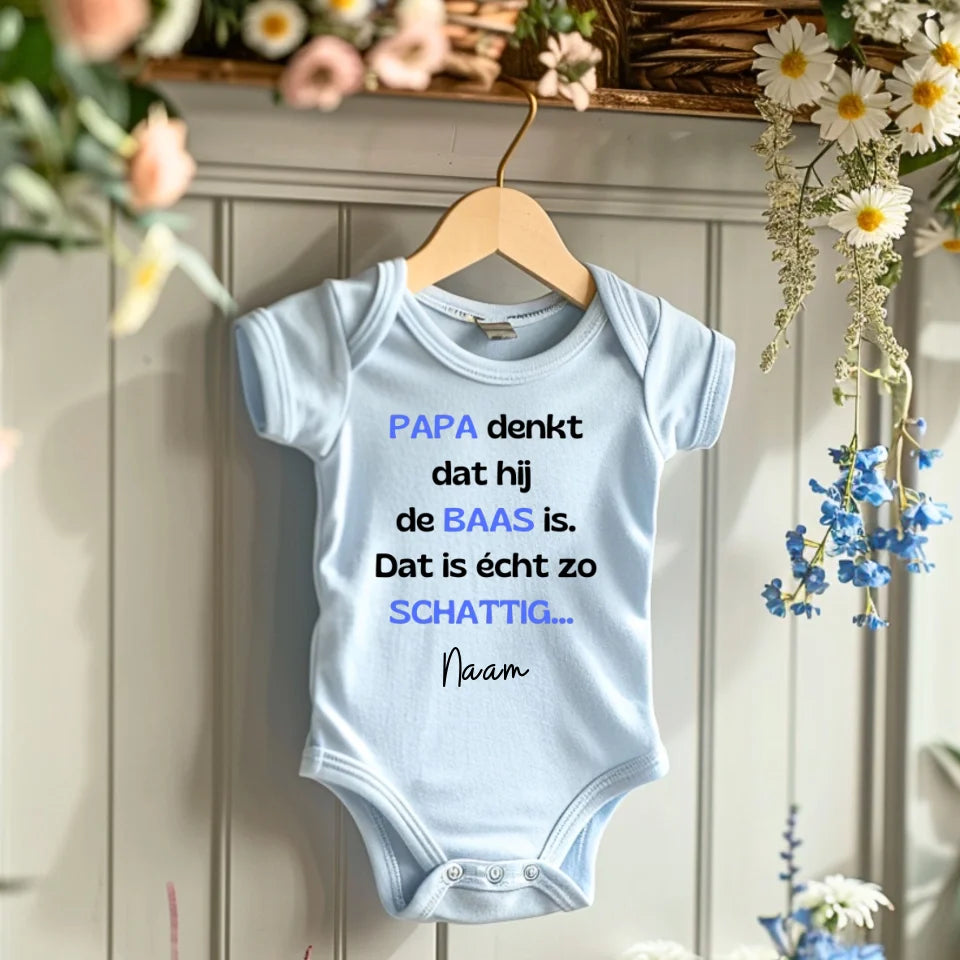 PAPA denkt dat hij de BAAS is - Gepersonaliseerde baby onesie/ romper voor Kerstmis, 100% biologisch katoen