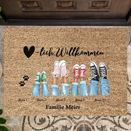 Herzlich Willkommen - Personalisierte Fußmatte für innen & aussen (2-8 Personen, Kinder & Haustiere) Grau