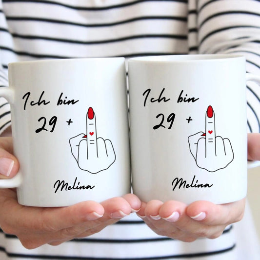 Geburtstagstasse witziges Design Stinkefinger - Personalisierte Tasse für Freundinnen, Kolleginnen, Geschwister