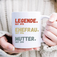 Carica l&#39;immagine nel visualizzatore di Gallery, Mama, Legende seit - Personalisierte Tasse für Mütter, Ehefrauen, Großmütter (Mama seit, Oma seit, Jahreszahlen)
