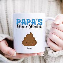 Carica l&#39;immagine nel visualizzatore di Gallery, Papa&#39;s kleine Stinker - Personalisierte Tasse für Papa/Vater mit Kinder
