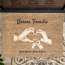 Carica l&#39;immagine nel visualizzatore di Gallery, Personalisierte Fußmatte &quot;Unsere Familie&quot; (Eltern, Kinder &amp; Haustiere)
