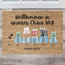 Carica l&#39;immagine nel visualizzatore di Gallery, Unsere Chaos WG - Personalisierte Fußmatte (2-8 Personen, Kinder &amp; Haustiere)
