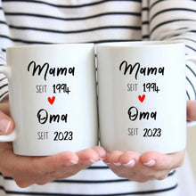 Carica l&#39;immagine nel visualizzatore di Gallery, Von Mama zur Oma - Personalisierte Tasse zur Verkündung (Mama seit, Oma seit, Jahreszahlen)
