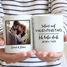 Carica l&#39;immagine nel visualizzatore di Gallery, Jeden Tag Valentinstag - Personalisierte Foto-Tasse für Paare
