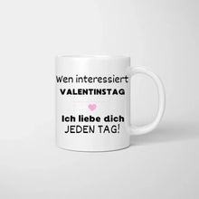 Carica l&#39;immagine nel visualizzatore di Gallery, Wen interessiert Valentinstag - Personalisierte Tasse für Paare
