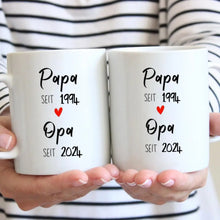 Carica l&#39;immagine nel visualizzatore di Gallery, Vom Papa zum Opa - Personalisierte Tasse zur Verkündung (Papa seit, Opa seit, Jahreszahlen)
