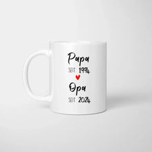 Carica l&#39;immagine nel visualizzatore di Gallery, Vom Papa zum Opa - Personalisierte Tasse zur Verkündung (Papa seit, Opa seit, Jahreszahlen)
