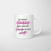 Carica l&#39;immagine nel visualizzatore di Gallery, Es heisst Freundschaft, weil man mit Freunden alles schafft! - Personalisierte Tasse Freundinnen &amp; Kolleginnen (2-4 Personen)
