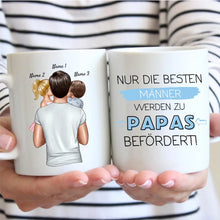 Carica l&#39;immagine nel visualizzatore di Gallery, Nur die besten Männer werden zu Papas befördert - Personalisierte Tasse für Väter (Vatertag 1-4 Kinder)
