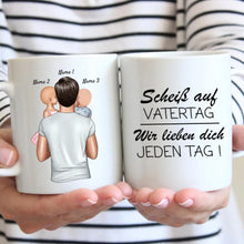 Carica l&#39;immagine nel visualizzatore di Gallery, Scheiss auf Vatertag, wir lieben dich jeden Tag - Personalisierte Tasse (Papa mit 1-4 Kinder)
