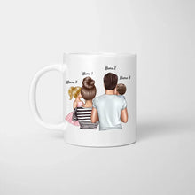 Carica l&#39;immagine nel visualizzatore di Gallery, Scheiss auf Muttertag, wir lieben dich jeden Tag - Personalisierte Familien Tasse (Eltern mit 1-4 Kinder)
