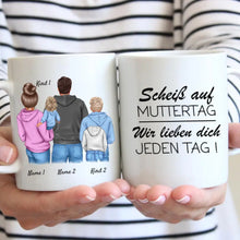 Carica l&#39;immagine nel visualizzatore di Gallery, Scheiß auf Muttertag wir lieben dich jeden Tag! - Personalisierte Familien Tasse (Eltern mit 1-4 Kinder, Teenager)
