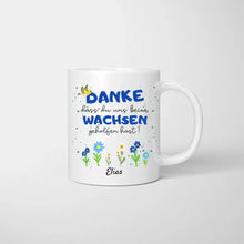 Carica l&#39;immagine nel visualizzatore di Gallery, Danke, dass du mir beim wachsen geholfen hast - Personalisierte Tasse, Abschiedsgeschenk, Erzieher, Kindergarten, Schule, Lehrer, Tagesmutter
