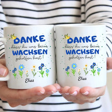 Carica l&#39;immagine nel visualizzatore di Gallery, Danke, dass du mir beim wachsen geholfen hast - Personalisierte Tasse, Abschiedsgeschenk, Erzieher, Kindergarten, Schule, Lehrer, Tagesmutter
