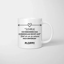 Carica l&#39;immagine nel visualizzatore di Gallery, Schatz, ich bekomme das Gurkenglas nicht auf Plopp - Personalisierte Tasse für Pärchen
