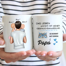 Carica l&#39;immagine nel visualizzatore di Gallery, Leben kommt mit keiner Gebrauchsanweisung sondern mit einem Papa - Personalisierte Tasse (Vater mit 1-4 Kinder)
