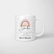 Carica l&#39;immagine nel visualizzatore di Gallery, Danke, dass du uns beim wachsen geholfen hast - Personalisierte Tasse, Abschiedsgeschenk, Erzieher, Kindergarten, Schule, Lehrer, Tagesmutter
