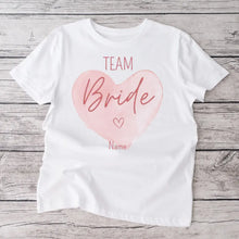 Carica l&#39;immagine nel visualizzatore di Gallery, Personalisiertes JGA T-Shirt Team Braut, Tshirt Frauen, Junggesellenabschied T-Shirt, Brautjungfer Tshirt - Personalisiertes T-Shirt (100% Baumwolle, Unisex)
