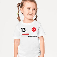 Carica l&#39;immagine nel visualizzatore di Gallery, Fußball EM 2024 Türkei Trikot Kinder individuell - Personalisiertes T-Shirt für Kinder (100% Baumwolle)
