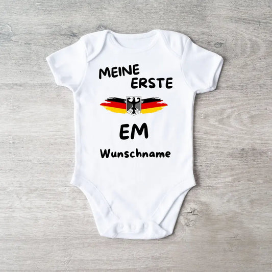 Meine Erste EM - Personalisierter Baby-Onesie/ Strampler, 100% Bio-Baumwolle Body