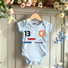 Carica l&#39;immagine nel visualizzatore di Gallery, 2024 Voetbal EM Nederland - Gepersonaliseerde baby romper, shirt met aanpasbare naam en rugnummer, 100% biologisch katoenen baby romper
