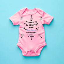 Carica l&#39;immagine nel visualizzatore di Gallery, Papa du schaffst das! - Personalisierter Baby-Onesie/ Strampler, Anleitung Baby, 100% Bio-Baumwolle Body
