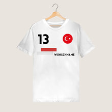 Carica l&#39;immagine nel visualizzatore di Gallery, Fußball EM 2024 Türkei Trikot - Personalisiertes T-Shirt für türkische Fußball-Fans (100% Baumwolle, Unisex)
