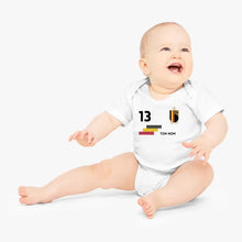 Carica l&#39;immagine nel visualizzatore di Gallery, 2024 Maillot de foot Euro Belgique - Body bébé personnalisé avec prénom et numéro de maillot personnalisables, 100% coton bio
