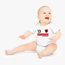 Carica l&#39;immagine nel visualizzatore di Gallery, 2024 Fussball EM Albanien - Personalisierter Baby-Onesie/ Strampler, Trikot mit anpassbarem Namen und Trikotnummer, 100% Bio-Baumwolle Baby Body
