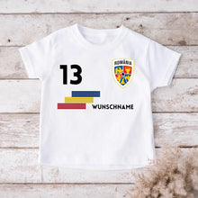 Carica l&#39;immagine nel visualizzatore di Gallery, EM Rumänien Kinder-Trikot - Personalisiertes T-Shirt für Kinder, Fußball EM 2024(100% Baumwolle, individuelle Nummer &amp; Wunschname)
