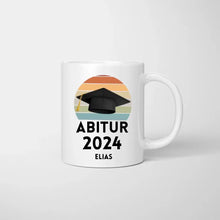 Carica l&#39;immagine nel visualizzatore di Gallery, Glückwunsch Abschluss Tasse 2024 - Personalisierte Tasse Abitur, Studium, Bachelor, Master, Ausbildung, Realschule, Examen
