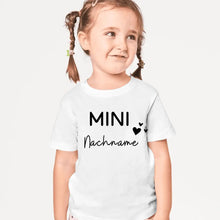 Carica l&#39;immagine nel visualizzatore di Gallery, Mini-Nachname - Personalisiertes Baby-T-Shirt, 100% Bio-Baumwolle
