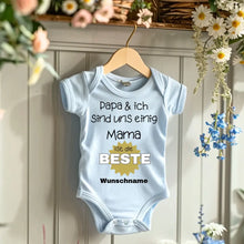 Carica l&#39;immagine nel visualizzatore di Gallery, Mama ist die Beste - Personalisierter Baby-Onesie/ Strampler, 100% Bio-Baumwolle
