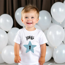 Carica l&#39;immagine nel visualizzatore di Gallery, Baby T-Shirt Geburtstag - Personalisiertes Kleinkind-Shirt, 100% Bio-Baumwolle, Jahreszahl &amp; Name
