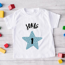 Carica l&#39;immagine nel visualizzatore di Gallery, Baby T-Shirt Geburtstag - Personalisiertes Kleinkind-Shirt, 100% Bio-Baumwolle, Jahreszahl &amp; Name
