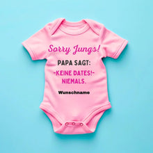 Carica l&#39;immagine nel visualizzatore di Gallery, Sorry Jungs, Papa sagt keine Dates - Personalisierter Baby-Onesie/ Strampler, 100% Bio-Baumwolle für Mädchen
