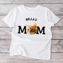 Carica l&#39;immagine nel visualizzatore di Gallery, Haustier Mama - Personalisiertes T-Shirt mit Foto von deinem Fellfreund (Eigenes Bild hochladen)
