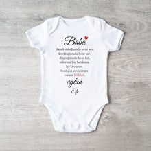 Carica l&#39;immagine nel visualizzatore di Gallery, Sevgili baba - Personalisierter Baby-Onesie/ Strampler türkisch, 100% Bio-Baumwolle Baby Body
