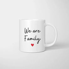 Carica l&#39;immagine nel visualizzatore di Gallery, Personalisierte Tasse für die ganze Familie &quot;We are Family&quot; (1-4 Kinder + Haustiere)
