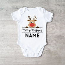 Carica l&#39;immagine nel visualizzatore di Gallery, Merry Christmas Baby - Personalisierter Baby-Onesie/ Strampler zu Weihnachten, 100% Bio-Baumwolle
