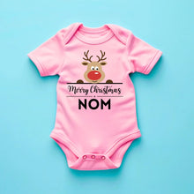 Carica l&#39;immagine nel visualizzatore di Gallery, Merry Christmas Baby - Onesie/dorsal bébé personnalisé pour Noël, 100% coton bio
