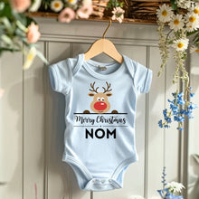 Carica l&#39;immagine nel visualizzatore di Gallery, Merry Christmas Baby - Onesie/dorsal bébé personnalisé pour Noël, 100% coton bio
