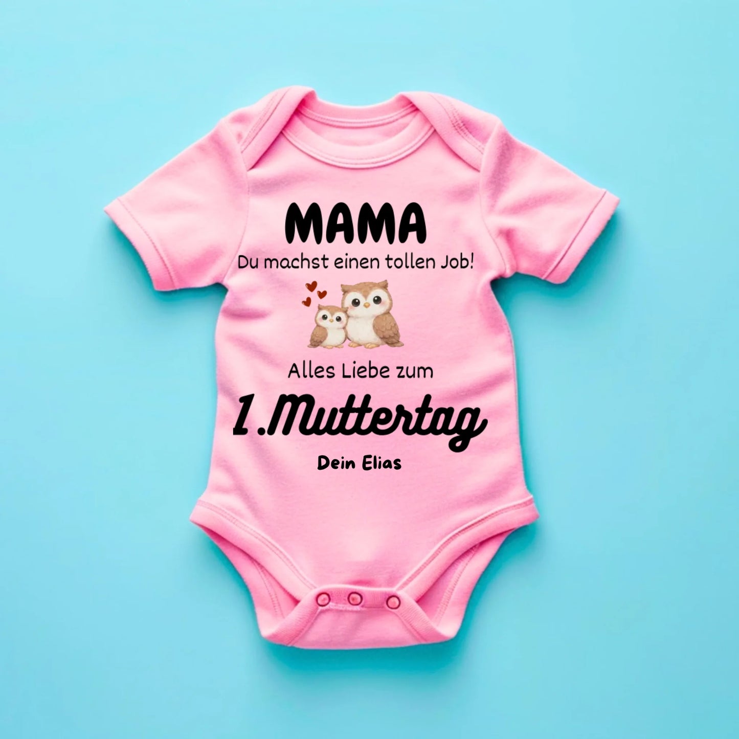 Mama du machst einen tollen Job, 1. Muttertag gemeinsam - Personalisierter Baby Strampler (100% Bio-Baumwolle)