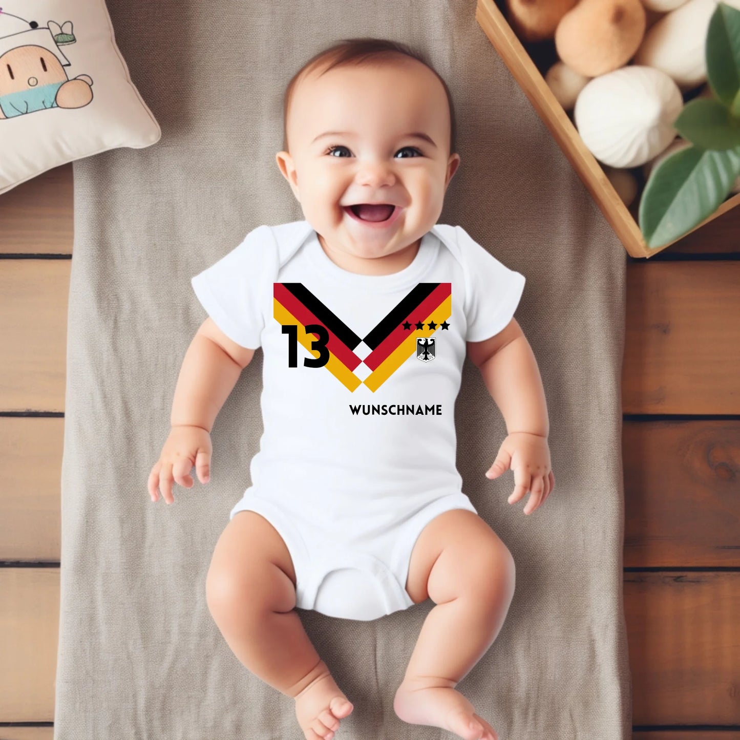 Deutschland Fußball Trikot Strampler - Personalisierter Baby-Onesie, Body mit anpassbarem Namen und Trikotnummer, 100% Bio-Baumwolle, WM 2026
