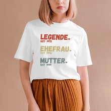 Carica l&#39;immagine nel visualizzatore di Gallery, Für Mama - Legende seit, Ehefrau seit, Mutter seit - Personalisiertes T-Shirt für Mütter (100% Baumwolle, Unisex)
